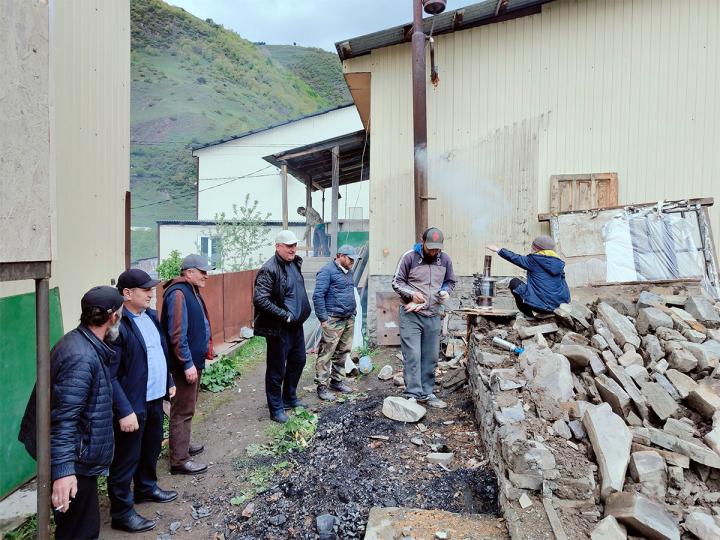 Единороссы проверили капремонт садика в Цунтинском районе