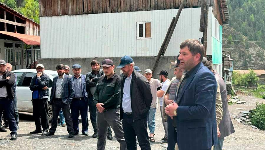 Руководство района организовало встречу с жителями с. Шаитли
